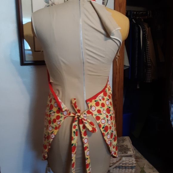 Handmade Apron in Vintage Pattern - Picture 4 of 5